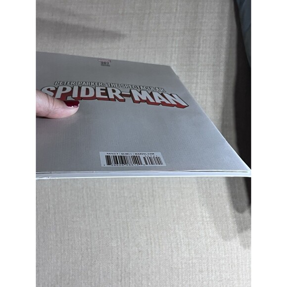 SDCC 2018 Peter Parker The Spectacular Spider-man #307 Skottie Young Variant - Picture 14 of 15